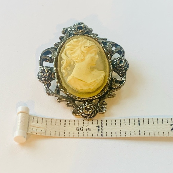 Vintage cameo pin - Picture 5 of 7